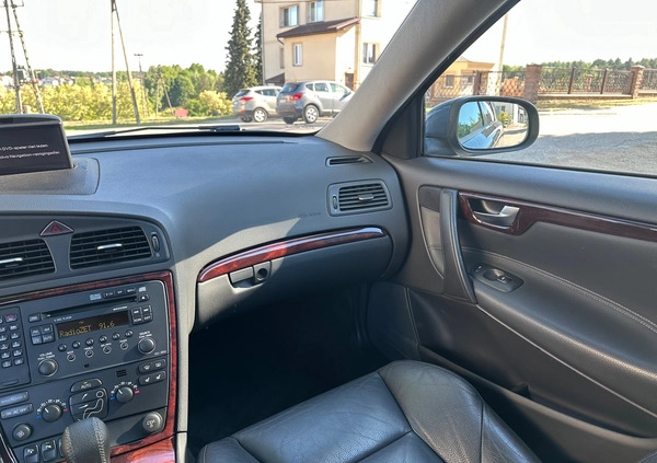 Volvo V70 cena 23900 przebieg: 240000, rok produkcji 2007 z Okonek małe 781